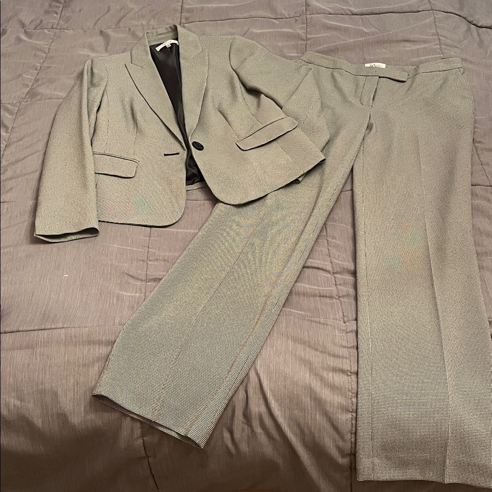Le Suit Light Gray/black Suit size 4